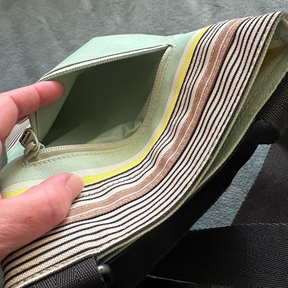 Dakine Crossbody Purse - Picture 5 of 7